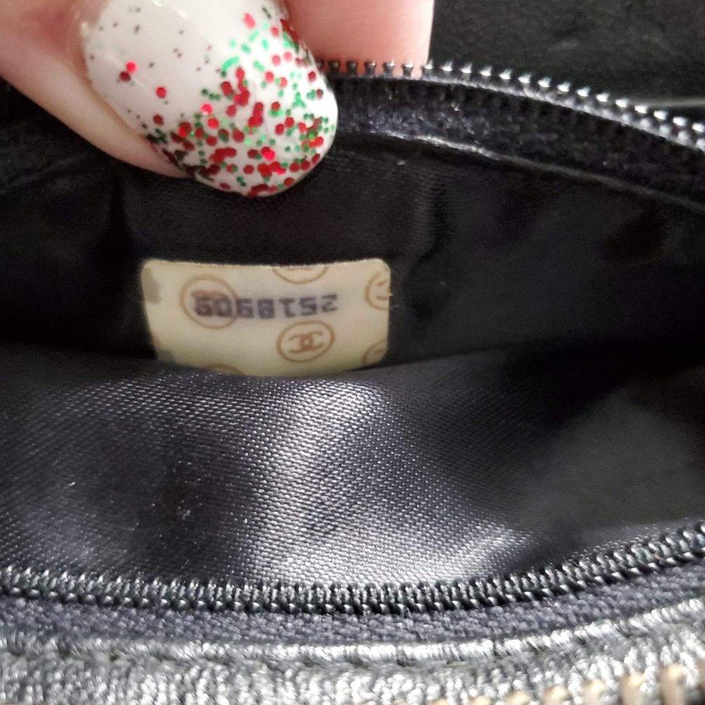 CHANEL Black Quilted Shoulder Bag - Picture 3 of 14